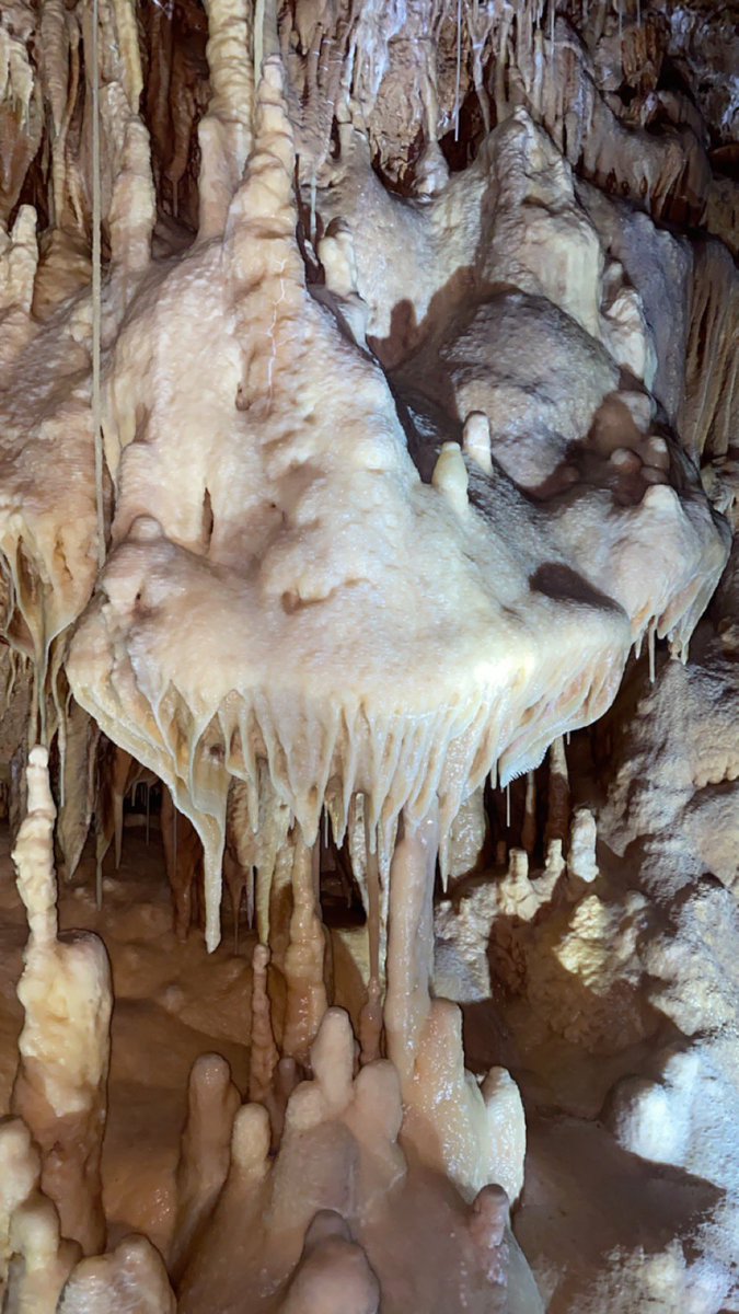 sh48257's tweet image. Stalactites &amp;amp; stalagmites in FortPortal Western Uganda 🇺🇬. 
#RealiseUganda 
@ExploreUganda 
#PeterMorgan #TenHag #Ramos #Emily #Delete