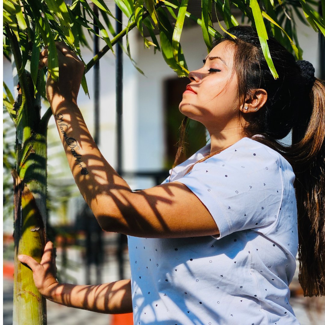 masih_reemaa's tweet photo. It is during our darkest moments that we must focus to see the light.
.
.
#model #acteess #photography #fashion #curvy #curvyshine #thecurvy #FashionTrends #photographer https://t.co/YyAScdvvoP