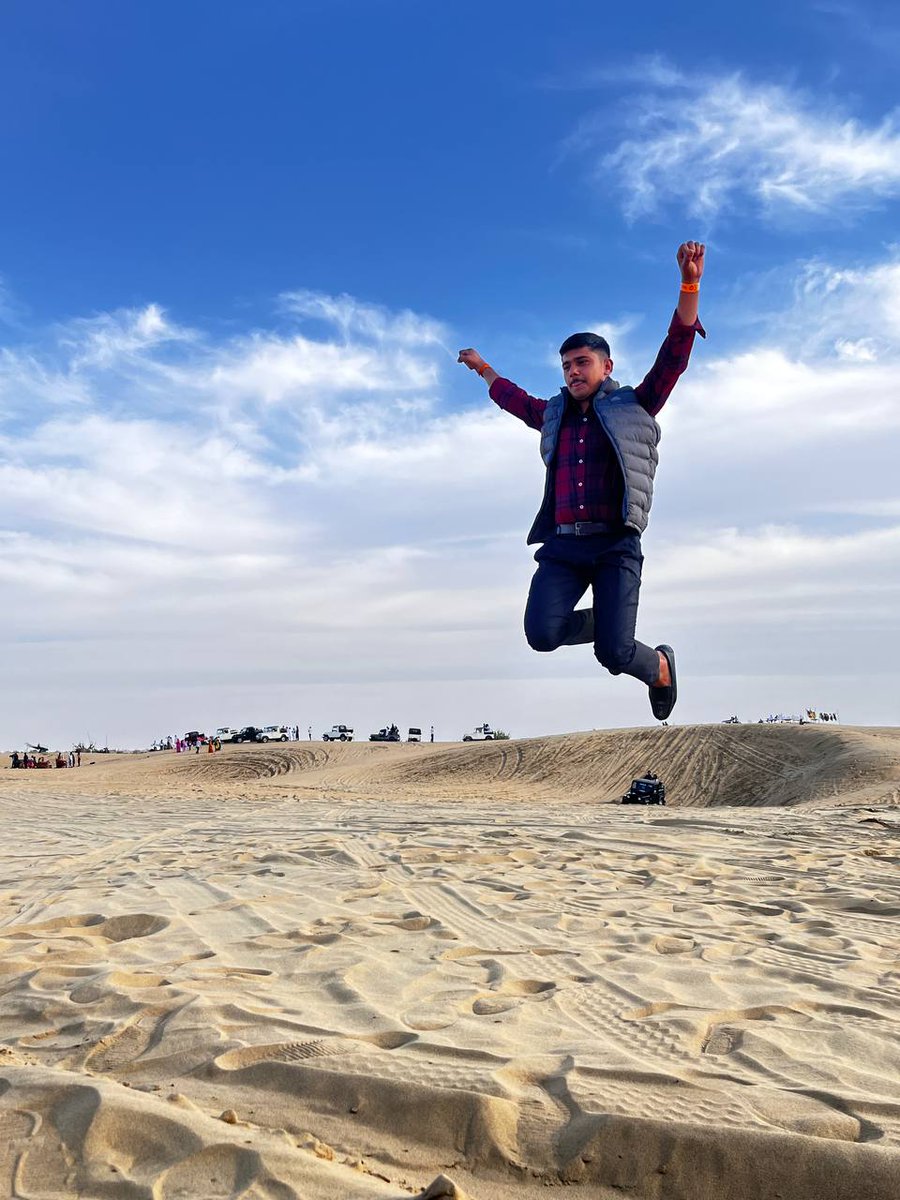 SureshS11930258's tweet image. 💫हम तो चल पड़े भरने अपने सपनों की एक उड़ान,
चाहे आंधी हो या तूफान, हमको रोकना नही अब आसान,✈️🪽.
.
.
.
.
#uddan #successlife #awplsuccessjourney #jaisalmer #marwad #rajasthan #isuresh_suthar8990 #viralpost #sam #desert #samsafari #padharomharedes #jump #dream #vision