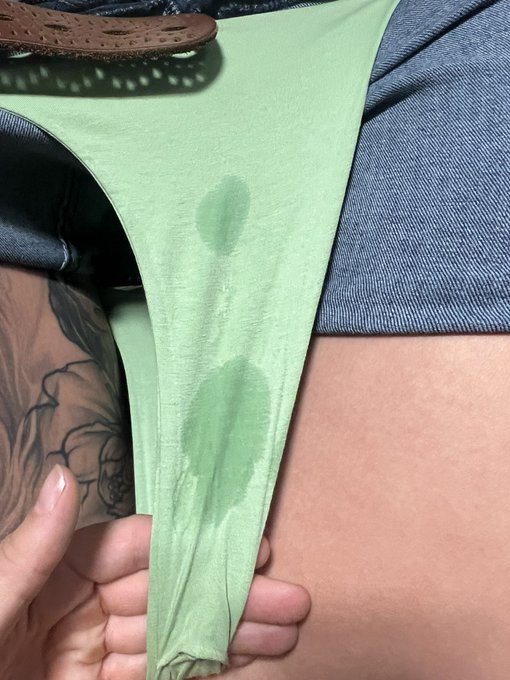 Leaking everywhere and anywhere 🤤🍆💦 https://t.co/mbRqxOuVXY