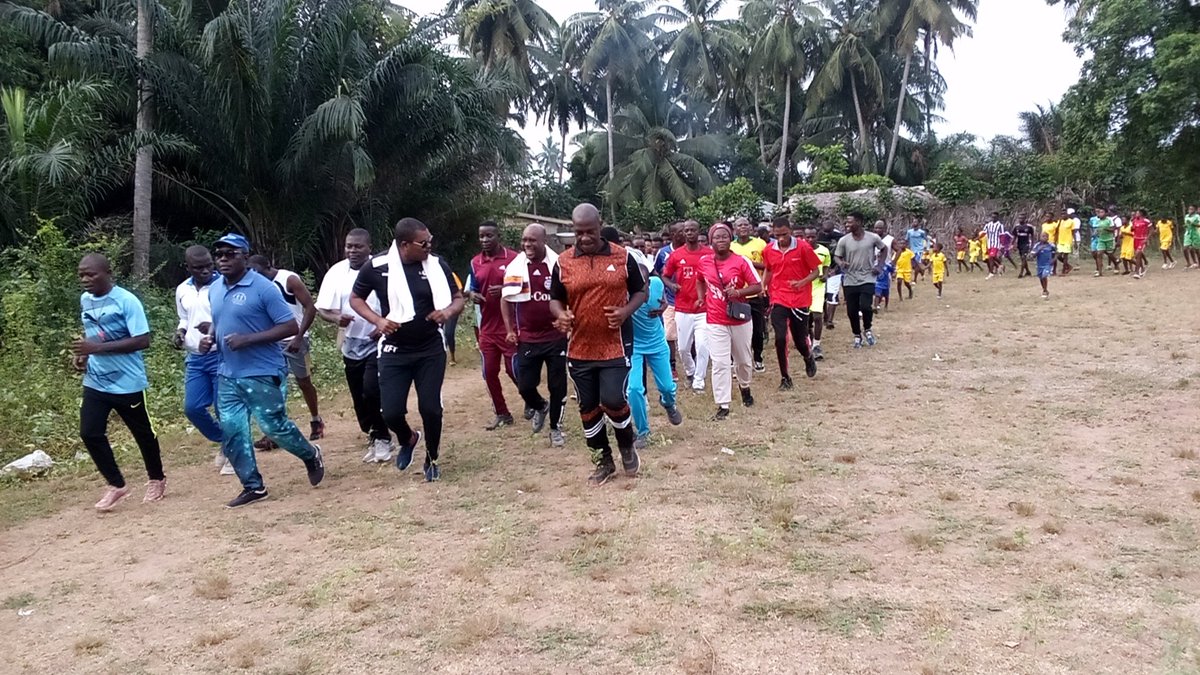Maire Benoît Amavi MENSAH : "J'étais très heureux parmi les miens pour le 18ème chapitre de la Journée Nationale du Sport que ma commune des Lacs 2 a adopté. Au-delà de ses atouts sportifs, le sport lutte contre le vieillissement."
