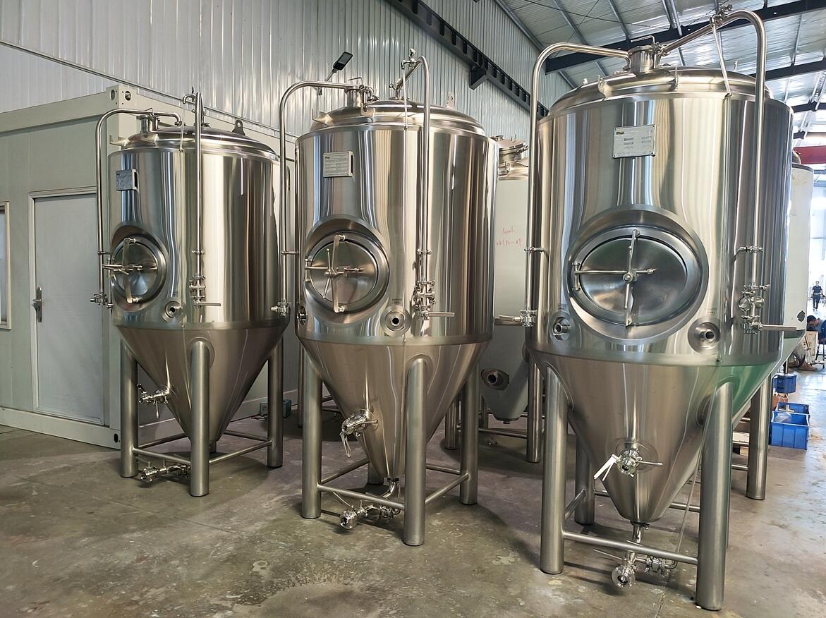 10bbl beer fermenters in stock.If you are interested, please contact us to get one offer.
Email:biz@cnbrewery.com
#10bblbeerfermenter #breweryequipment #tiantai #beerbrewingequipment