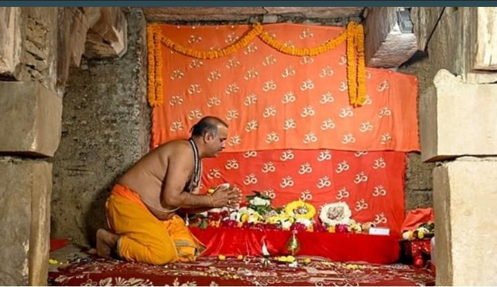 BIG WIN FOR HINDUS... AGAIN!🔥

WORSHIP AT VYASA Ji's CAVE IN #Gyanvapi TEMPLE PREMISES WILL CONTINUE:- Prayagraj HC says -Varanasi court's decision is correct.

Decision came from Justice Rohit Agarwal's single bench.

My Guess: Hindus'll get FULL POSSESSION of Gyanvapi TEMPLE