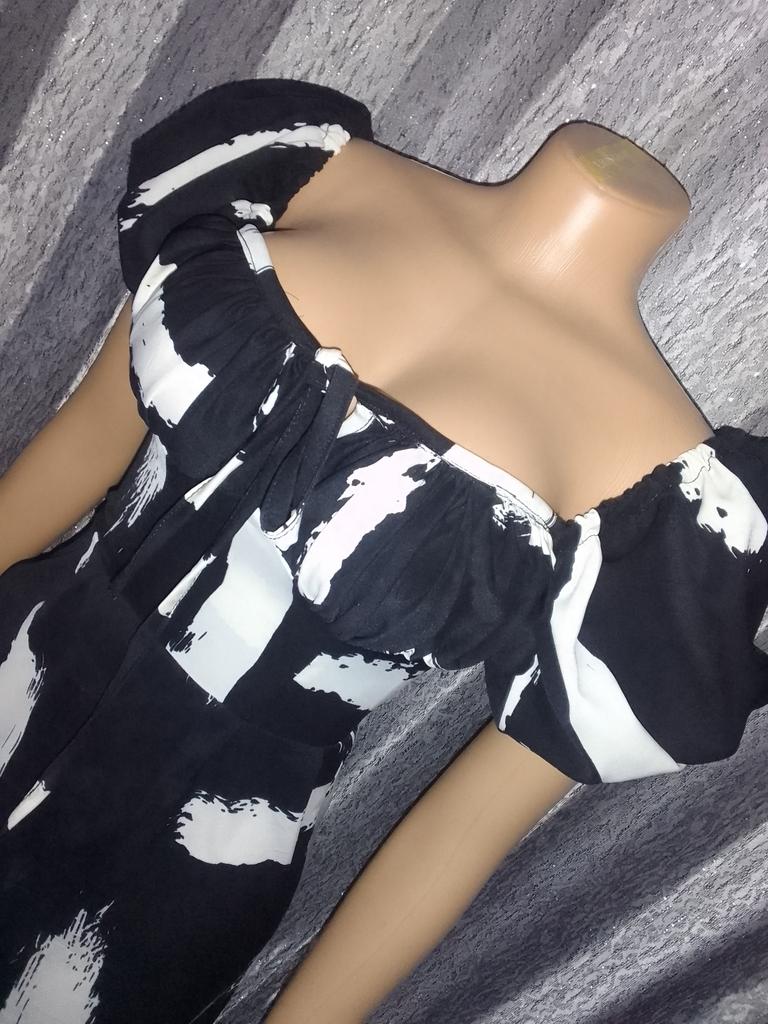 Li_marh's tweet photo. All you need is a new cloth and a nice tote bag ♥️..... I sew beautiful clothes... bespoke,RTW,abaya, office wears......
Thank you in advance for your patronage ☺️ https://t.co/MG98YQTYRU