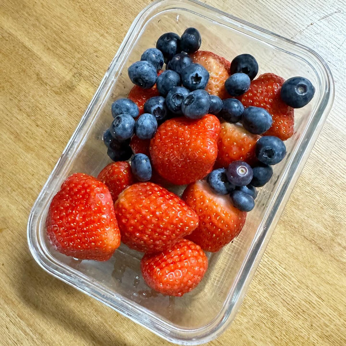 고생이 많았다.
일단 쉬어,
.
월요일 쉬는날 발주하지말어.. 진짜 간만에 쉬는거라구.
오뎅전골하고 밥만 했고, 다른건 다 사온것임.