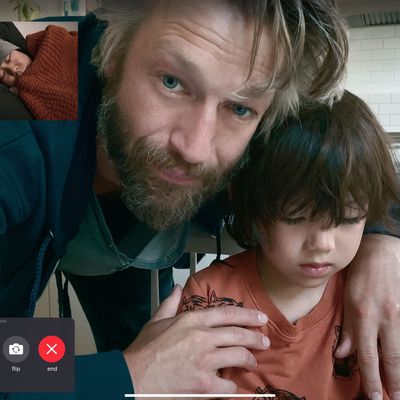 CarisiGirl80's tweet image. #PeterScanavino &amp;amp; his precious son #Leo_Bai_Scanavino in #SocialDistance
Seriously Peter has a beautiful family and you can see how wonderful of a Dad he is from all the pictures of him and his children and wife. He shows them so much affection. He's a good person ❤️