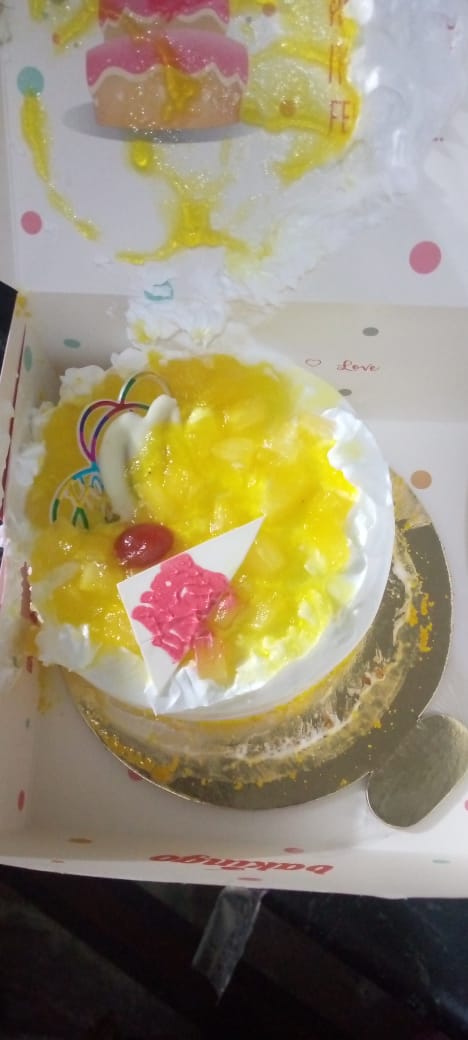 DharaDixit3's tweet photo. @Bakingo_Online I received this... Bakingo is only to ruin your special day never ever recommend... Worst company https://t.co/aYzLeBCGz4