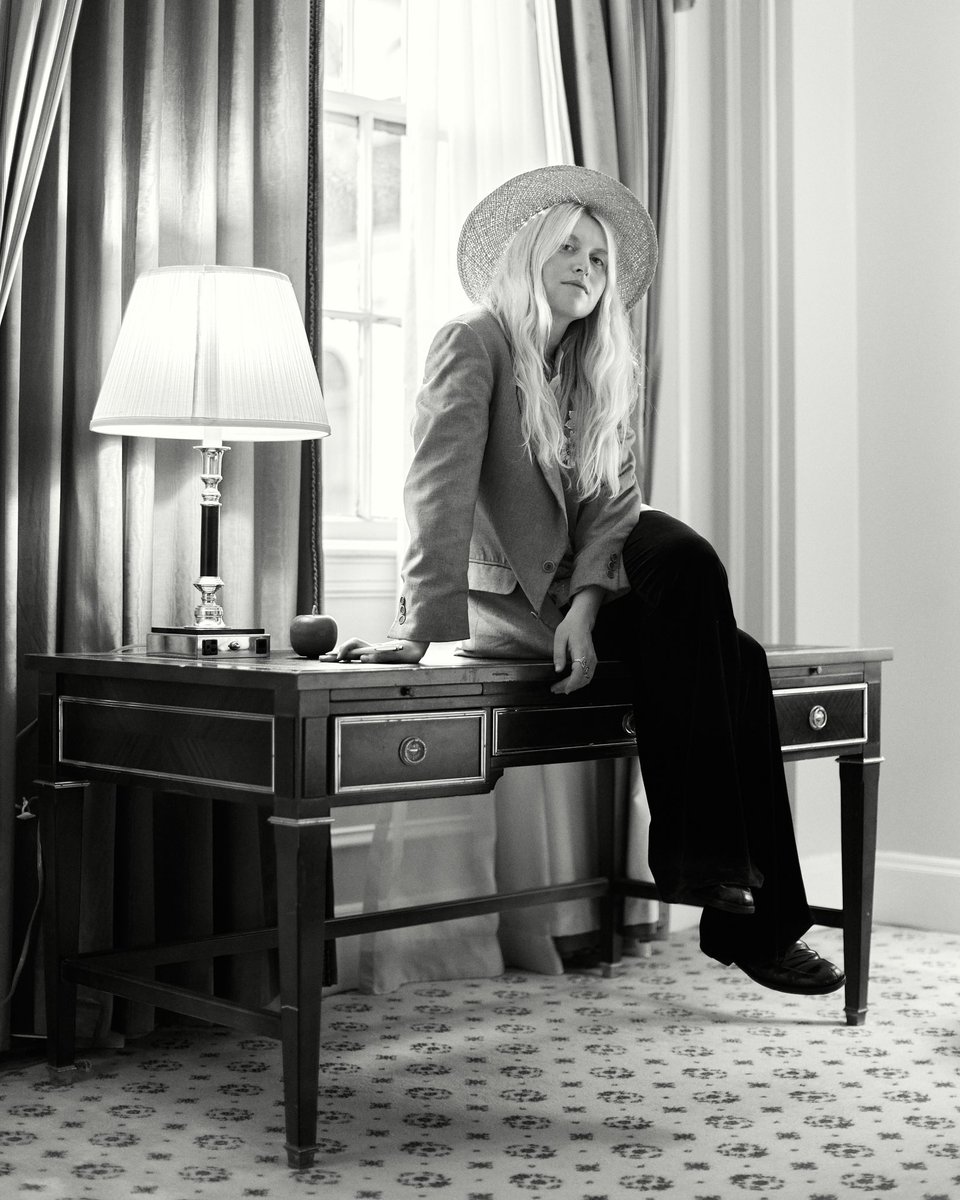 I’m playing a show in Sydney @theoxfordartfactory March 6th
I’ll be showcasing my new album Dirt. 
If you would like to come please register via; linktr.ee/phebestarr?fbc…
It is going to be so special 💗
Pic by <a href="/jacobboll/">Jacob</a>