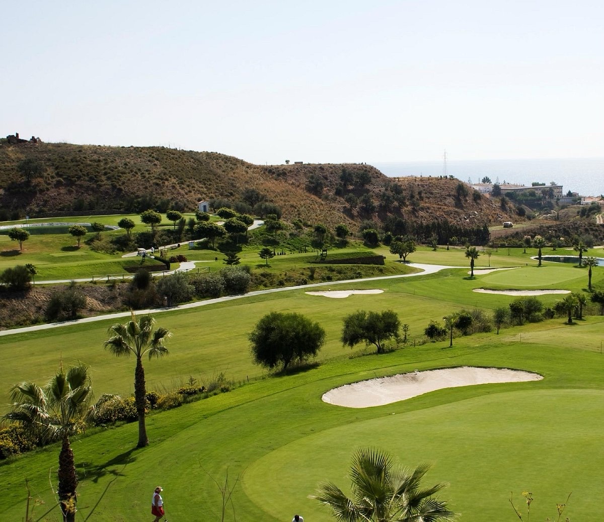 Don't miss out on our amazing East Malaga golf deal! Play Añoreta, Baviera & Antequera Golf from Mar 1 to May 31, 2024, for 212€ pp incl. shared buggies. Book now for discounts! ☀️⛳️ #GolfDeals #MalagaGolf