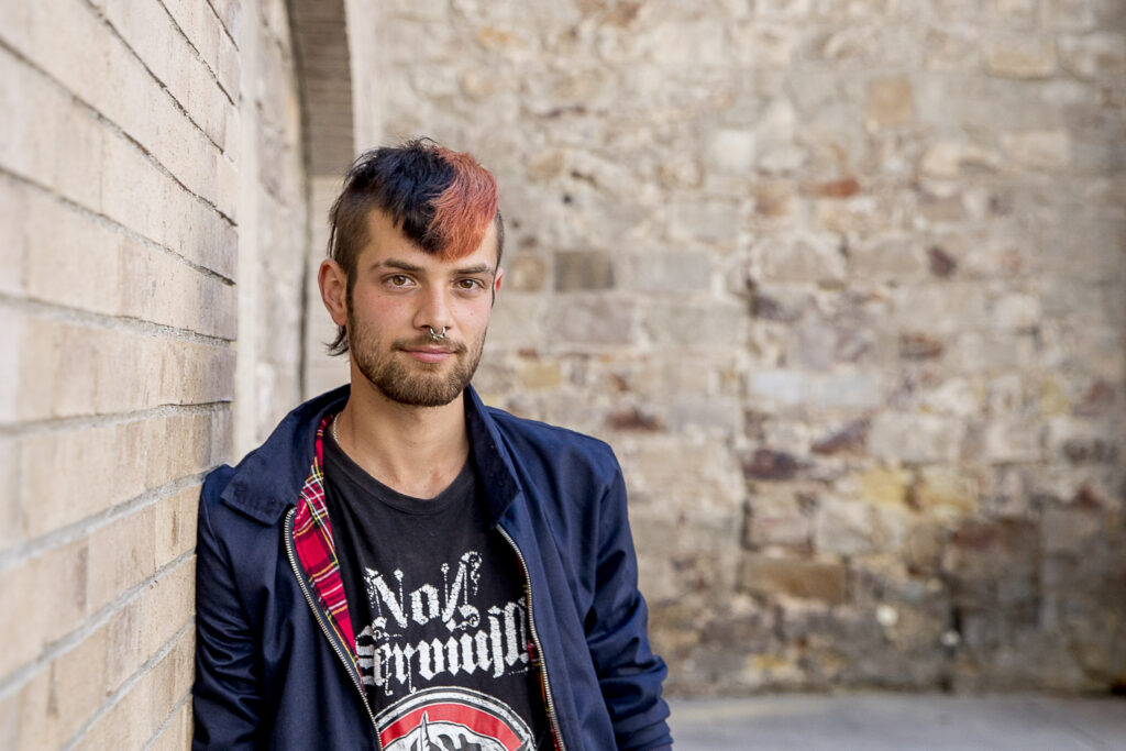 Avui, l'Audiència Provincial comunicarà a Dani Gallardo que té 3 dies per a ingressar a la presó, tot per haver participat en una manifestació en suport als presos polítics catalans a Madrid. Manifestar-se no és delicte, és un dret fonamental. Tot el nostre suport a @danipk_g!