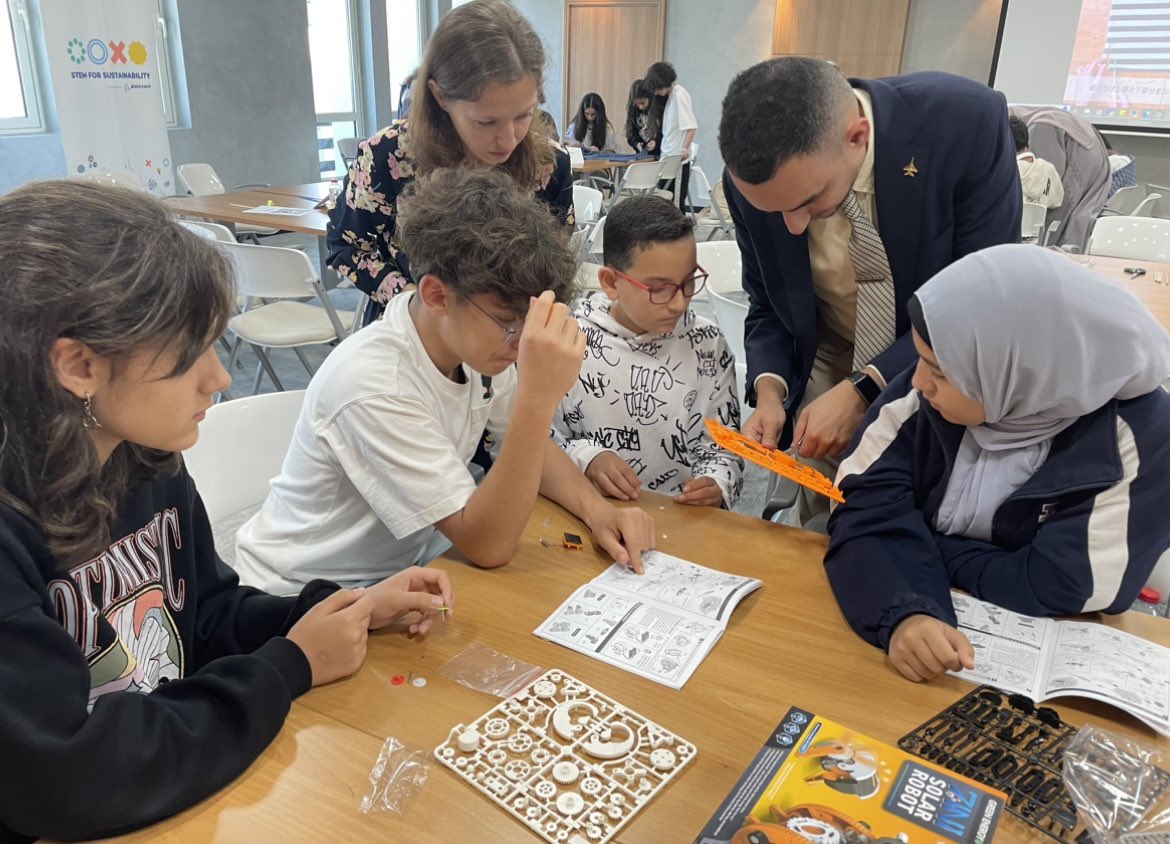 AMIDEASTuae's tweet photo. The STEM club is not only for the students but also for their parents! Together, we are uncovering effective ways to incorporate sustainable practices into daily routines of the youth.
#boeing
#amideastuae
#amideasthq
#stemforsustainability https://t.co/aDbd0erHR9