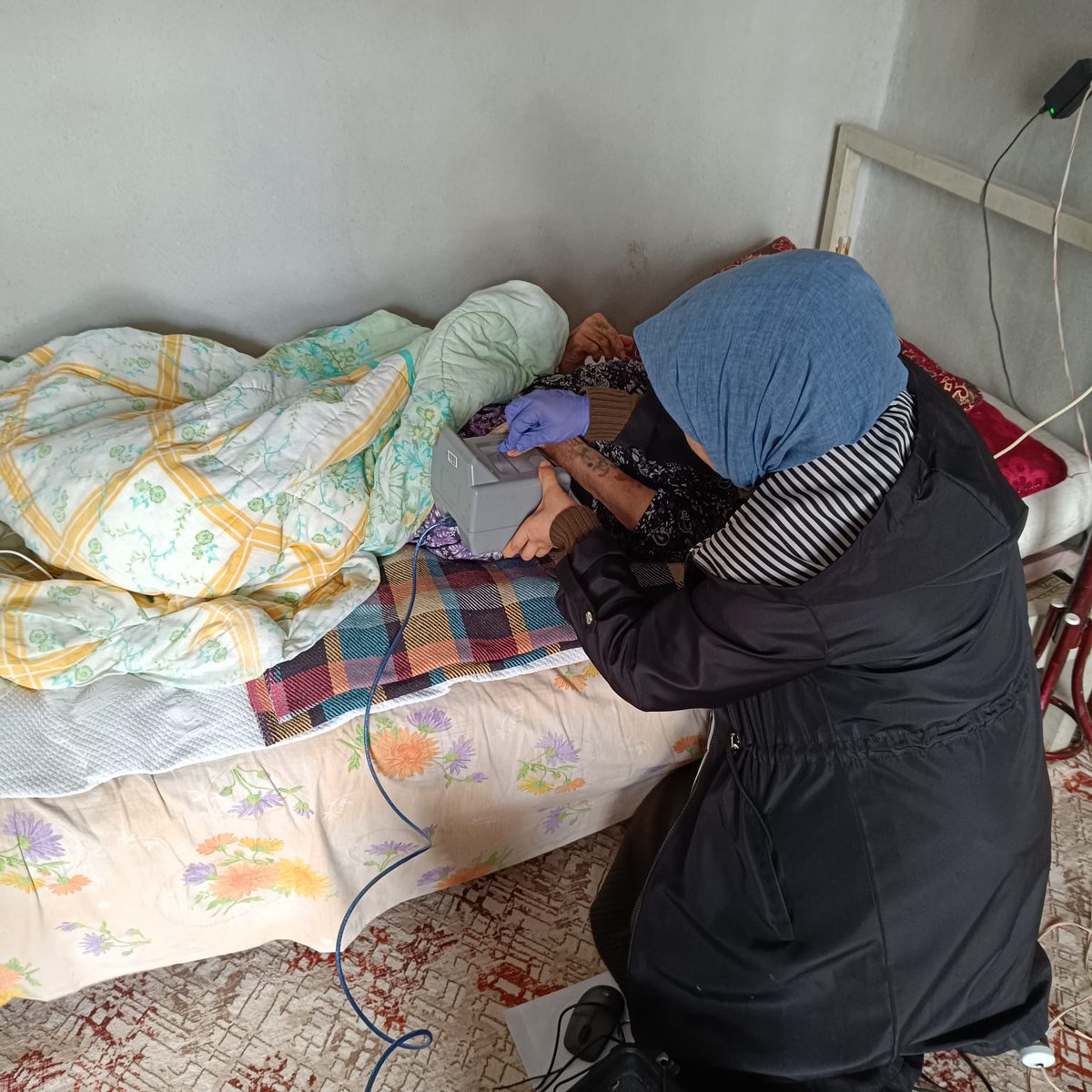 surucnufus's tweet photo. Adreste Nüfus Hizmeti kapsamında ilçemiz nüfus müdürlüğüne gelemeyen Aligör Mahallesindeki vatandaşlarımızın ikametlerine gidilerek hizmet vermeye devam ediyoruz.  #HayatınızınHerAnında
@suruckaymakamlk
@HASANBASARAN07
@TCNufus https://t.co/LcuULqt2eC