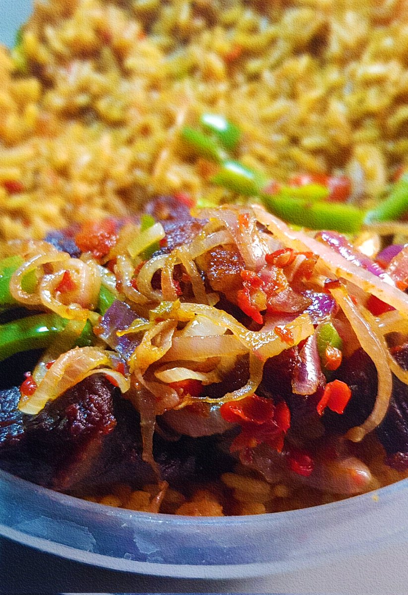 OdogwuJollof's tweet photo. Weekend vibes just got. Tastier! Grab our 3 liter food bowl for a delicious weekend feast. No cooking ,no hassle ,just pure enjoyment .Order yours now!
@_DebbieOA @Benking443 @EnuguGod  
#dollar #odogwujollof #weekend #weekendfeast https://t.co/hgcFgoKySF