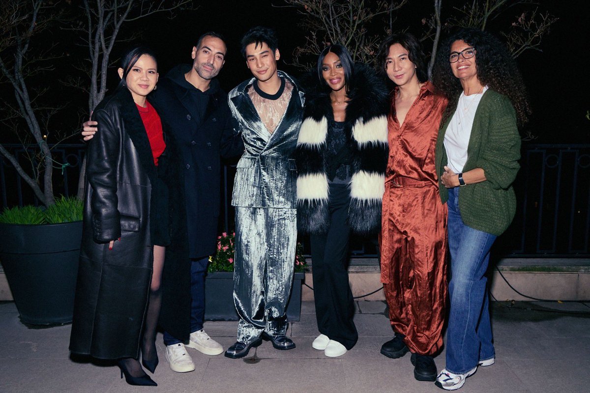 Naomi Campbell แฟชั่นไอคอนตัวแม่ระดับโลกปิดเพนเฮ้าส์หรูกลางกรุงมิลาน ประเทศอิตาลี ฉลองวันเกิดครบรอบ 30 ปีให้ อาโป ณัฐวิญญ์ นักแสดงชาวไทยแบบ Exclusive สุดๆ 

เมื่อวันที่ 24 กุมภาพันธ์ที่ผ่านมานั้น นักแสดงหนุ่มชาวไทยอย่าง อาโป ณัฐวิญญ์ ได้ถูกเชิญไปร่วมชมโชว์กับแบรนด์ Ferraristyle ณ