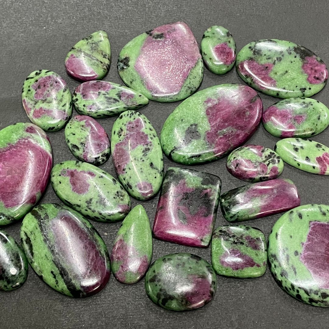 gemsrocksminer2's tweet image. Ruby Zoisite, a harmonious fusion of deep crimson rubies and vibrant green zoisite, radiating an exquisite balance of passion and vitality in each unique gemstone.

#gemsrocksminerals #rubyzoisite #rubyzoisitestones