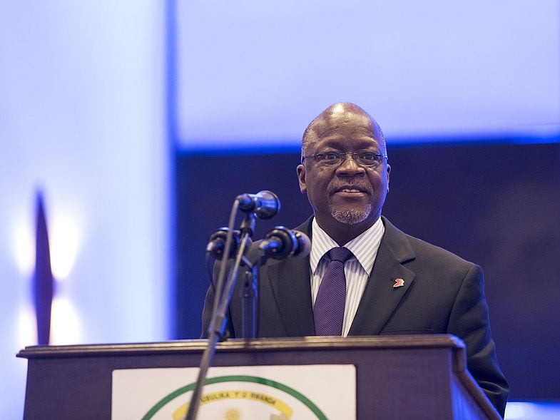 ReganTesla_'s tweet image. Mkimaliza kunikaanga muamue wenyewe sasa yupi ni yupi?

🩷Like &amp;gt; Samia 
🔁 Repost&amp;gt; Magufuli