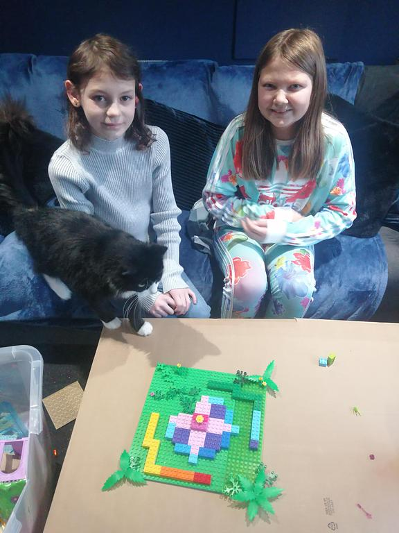 therookeries's tweet photo. Following on from our @LyftaEd session on Friday, Eliza and Hannah were inspired to create their own mandala patterns at home! โบ๏ธ
#ROK #Buildingimagination #creativity
Miss Houghton https://t.co/XX6LL7a6BE