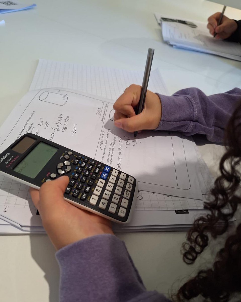Learnnorthwest's tweet image. A question came up in our students’ recent mocks on surface are and volume of cylinders so during this week’s session we decided to really unpick the outcomes of the question to decimal places and in terms of Pi.
#mathstutor #maths #mathschallenge #mathsteacher #gcsemathstutor