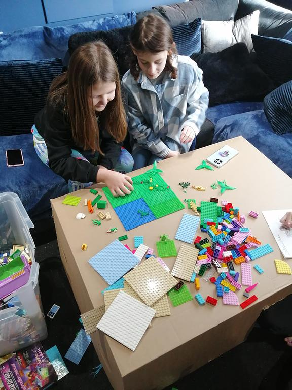 therookeries's tweet photo. Following on from our @LyftaEd session on Friday, Eliza and Hannah were inspired to create their own mandala patterns at home! โบ๏ธ
#ROK #Buildingimagination #creativity
Miss Houghton https://t.co/XX6LL7a6BE