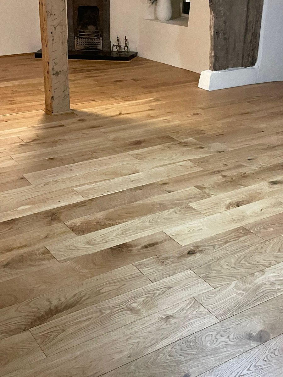 Orchard Engineered flooring supply and installation. 
You can view/purchase our flooring range via our website, with or without our installation service. 
We have floors for every budget 👍
#engineered
#flooring 
#cottage 
#flooringideas 
#home 
#plymouth 
#devon
#cornwall
