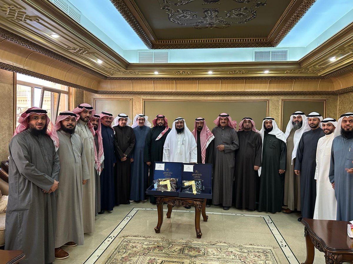 lajnat_aleawnih's tweet photo. زيارة ابناء العمومة الأشراف من المملكة لأخوانهم الأشراف العونه
في الكويت شرفتونا وأسعدتونا بهذه الزيارة الكريمة
#مناسبات_العونه
#العبادلة 
#العيد_الوطني_الكويتي 
#النصر_الشباب 
#سوق_الاسهم_السعودي 
#منخفض_جوي https://t.co/EacABQ3lDt