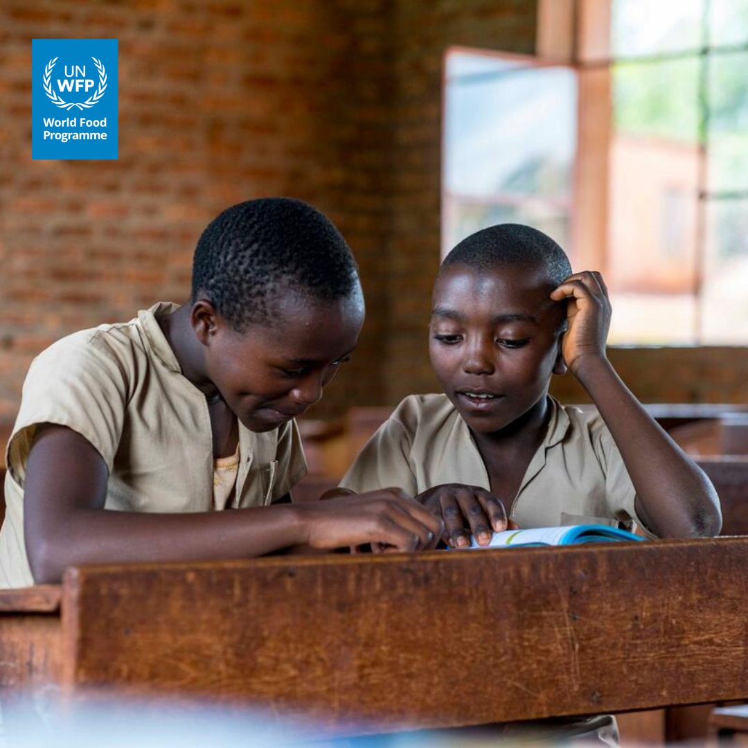 Recent studies in #Burundi are highlighting the positive impact of #schoolmeal programmes:
📈5% rise in success rates
📉 3.6% drop in dropout rates, outperforming the national average

@WFP-supported school meals are nurturing brighter futures! 🍲📚💡