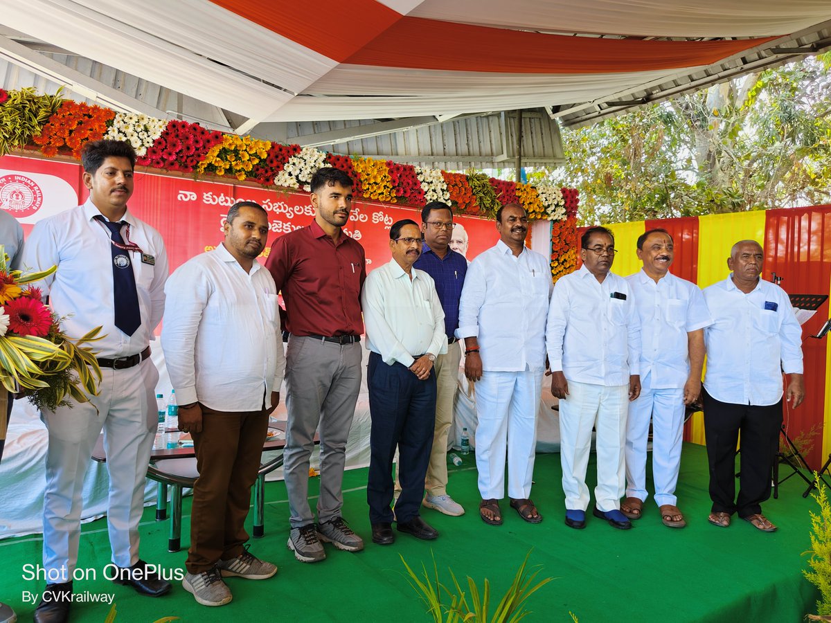 Kalyankhsatriya's tweet photo. Amrit Bharat Station Stone Foundation Program At Gadwal Railway Station
#ModiSarkarKiGuarantee
#RailInfra4Bharat
#amritbharatstationscheme
#railinfra4bharat
#railinfra4telangana
#gadwal #scrailwayindia @drmhyb @SCRailwayIndia @RailfansScr #abss https://t.co/TQMQwMtpCE