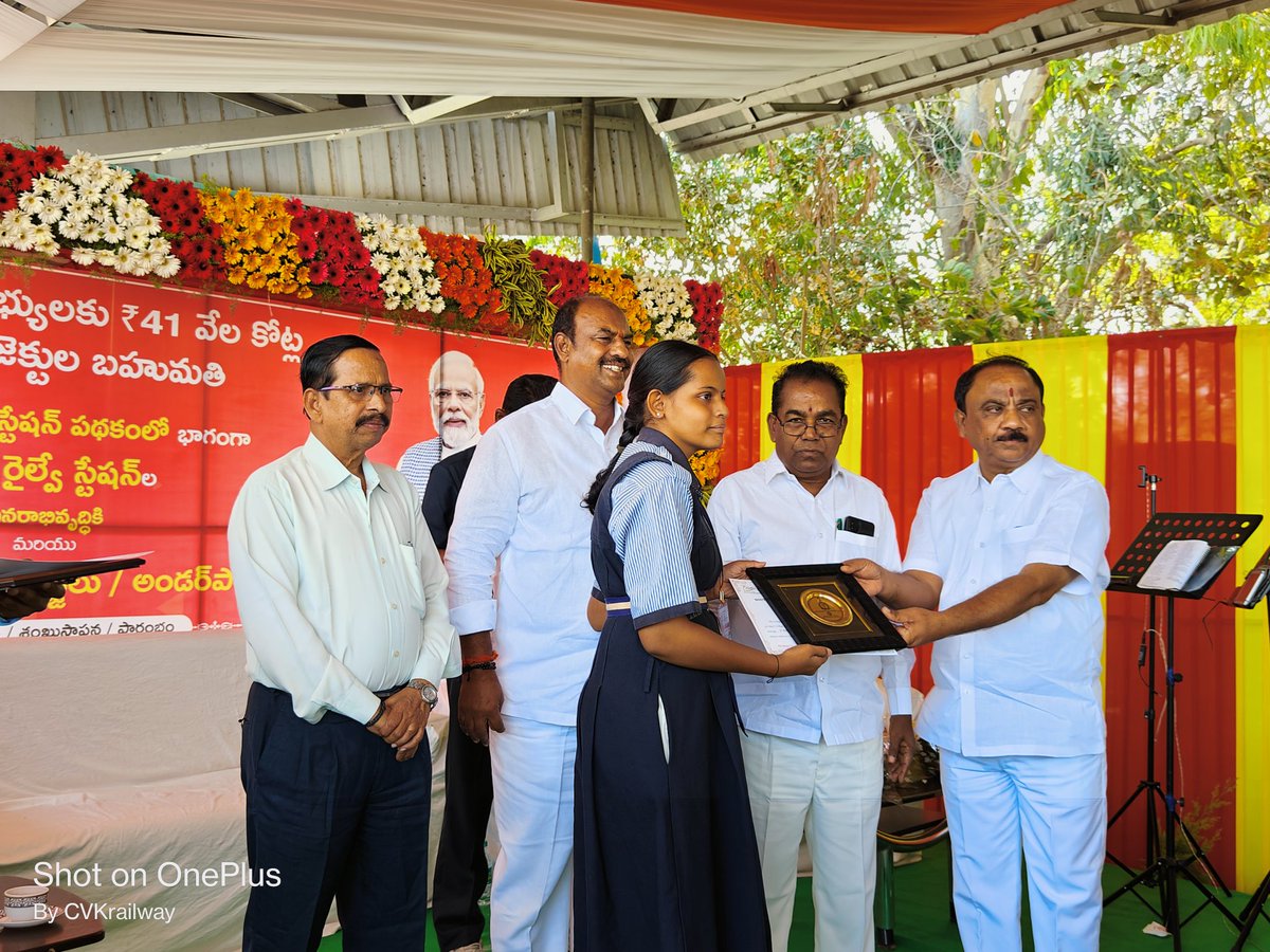 Kalyankhsatriya's tweet photo. Gadwal Honorable MP,MLA And Chairperson Sir's 
Distributing Prizes To Winners
In The Concept Of Amrit Bharat Station Scheme 
#ModiSarkarKiGuarantee
 #RailInfra4Bharat
 #amritbharatstationscheme
 #railinfra4bharat
  #railinfra4telangana
 @drmhyb @SCRailwayIndia @RailfansScr #abss https://t.co/DovcnPrtPs