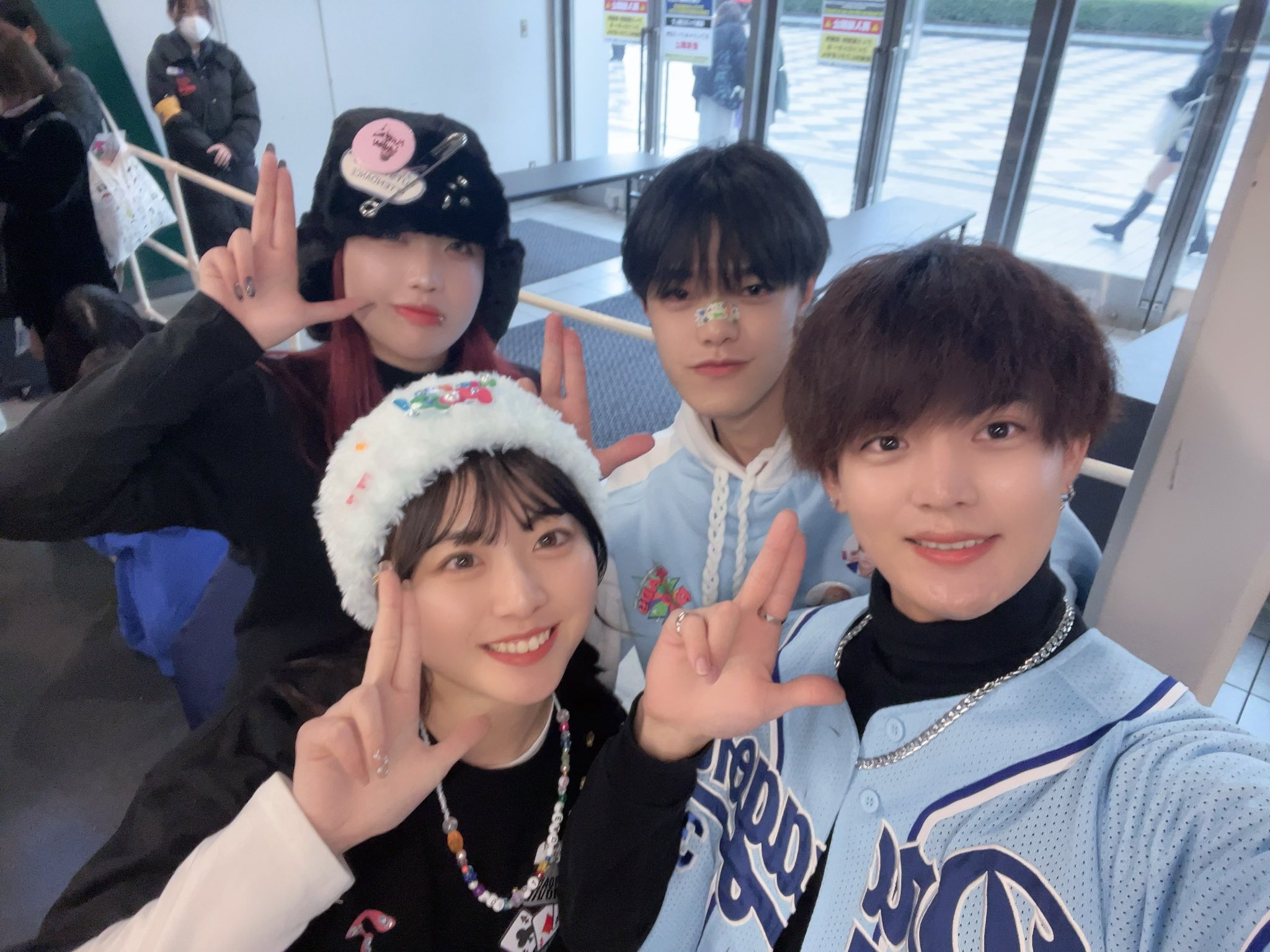 きょん☆やん様　25日頃 頓知気さきな初のカレンダーブックの表紙と特典ポストカード絵柄