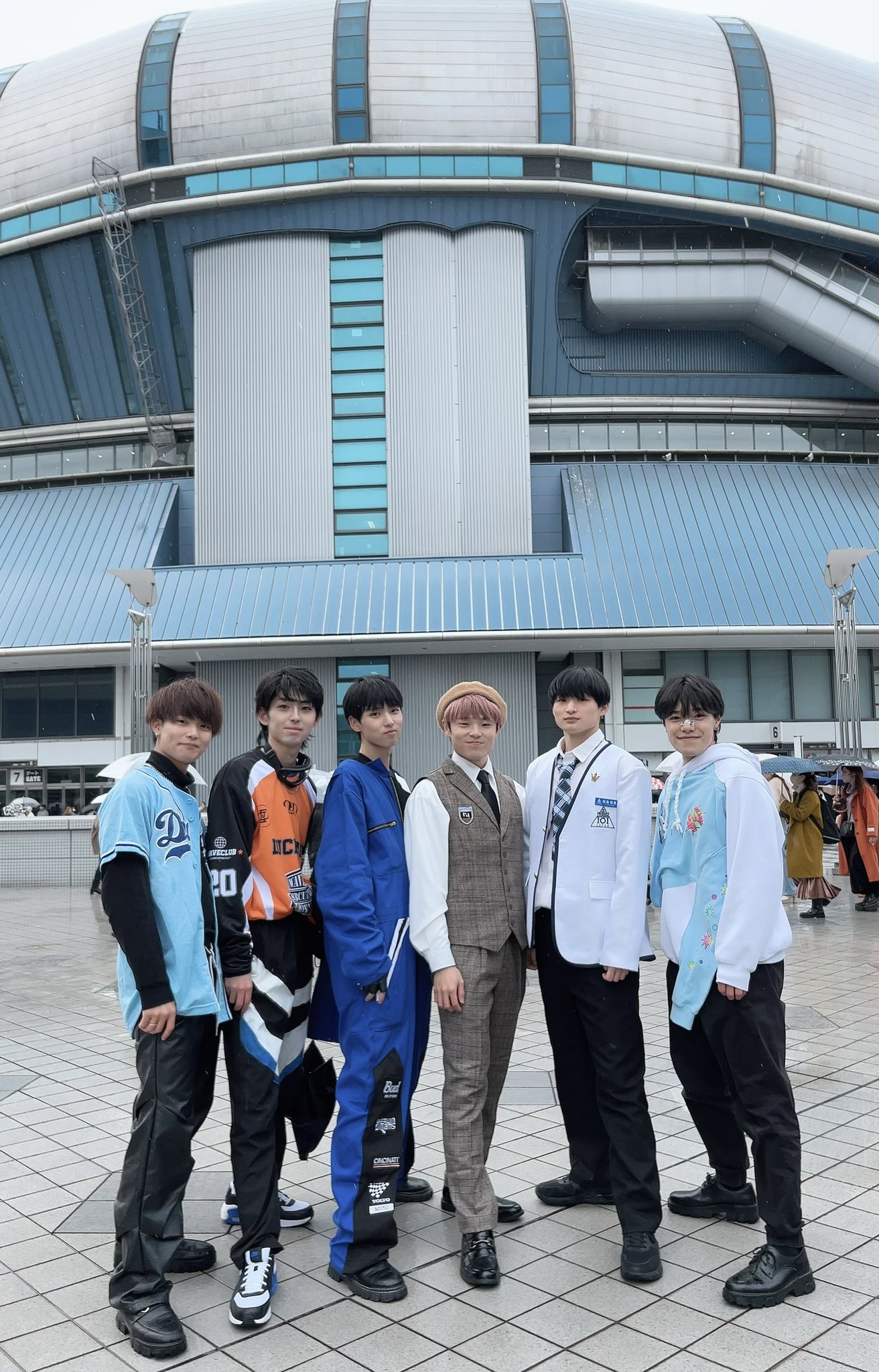 きょん☆やん様　25日頃 頓知気さきな初のカレンダーブックの表紙と特典ポストカード絵柄