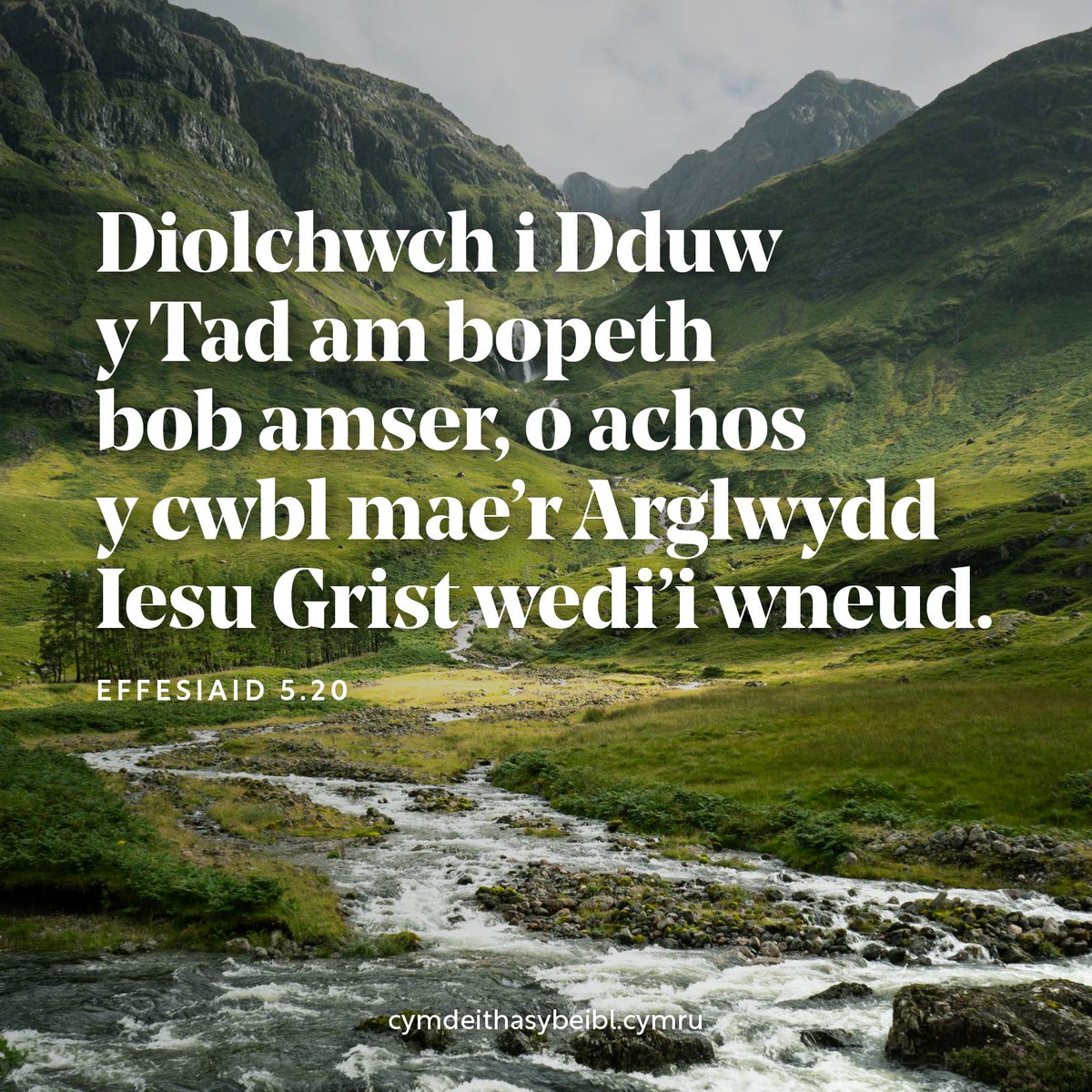 Diolchwch i Dduw y Tad am bopeth bob amser, o achos y cwbl mae’r Arglwydd Iesu Grist wedi’i wneud.
𝗘𝗳𝗳𝗲𝘀𝗶𝗮𝗶𝗱 𝟱.𝟮𝟬 Beibl.net