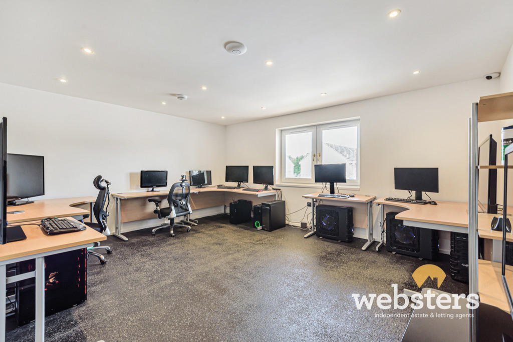 Anaïs Urlichs tweet media