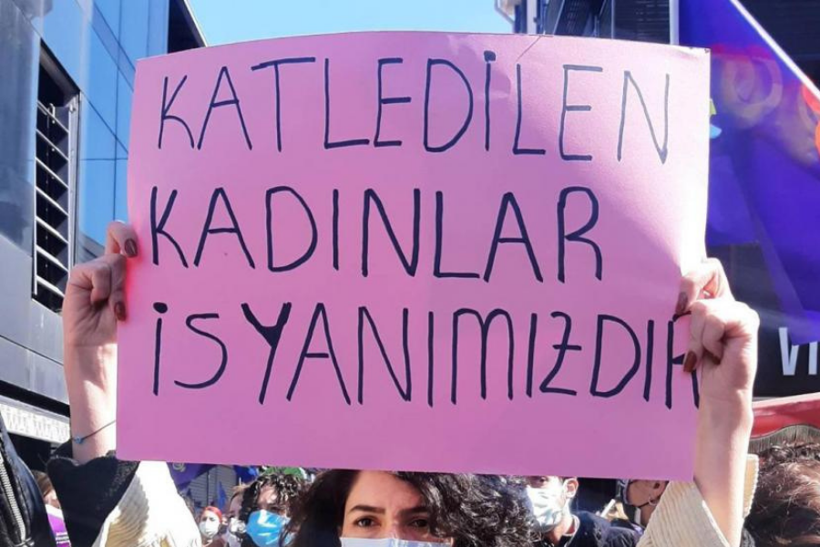 ekmekvegul's tweet photo. Sevilay Karlı, sabah işe giderken boşandığı erkek Ü.K. tarafından öldürüldü. Karlı'nın daha önce Ü.K. tarafından ölümle tehdit edildiği ve bu yüzden suç duyurusunda bulunduğu öğrenildi.
https://t.co/ueYfJuc4lo https://t.co/qHm7675cW4