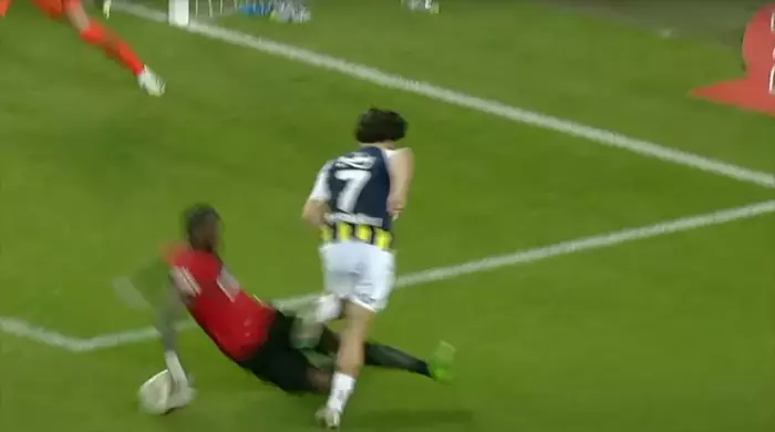 Bu sene Fenerbahçe aleyhine yapılan hakem hataları FLOOD'U:
1. Hafta
Fenerbahçe-Gaziantep Fk
Doğal konumda ol(a)mayan eller...