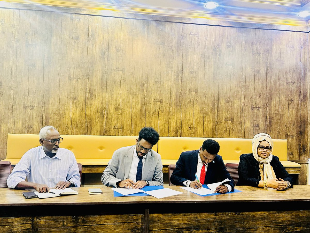 An MoU with ⁦@MoysFGS⁩ on youth engagements through sports. After the success of the Mogadishu Stadium and the triumph of the Regional Tournament, the 🇸🇴,⁩ ⁦@NorwayInSomalia⁩ and ⁦@SwissEmbassyKE⁩ partner to build the Galkayo, Adaado, Maxas & B/Xawo stadiums.