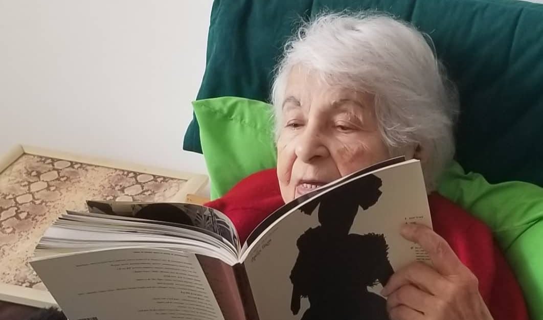 A los 104 años de edad abandonó este plano la señora María Laprea, viuda de #AquilesNazoa.

Extiendo mis condolencias a sus hijos Raúl Estévez, Sergio, Mario y <a href="/ClaudioNazoa/">Claudio Nazoa</a>, sus sobrinos Laura y Leonardo, demás familiares y amistades.

Para ella escribió Aquiles este hermoso