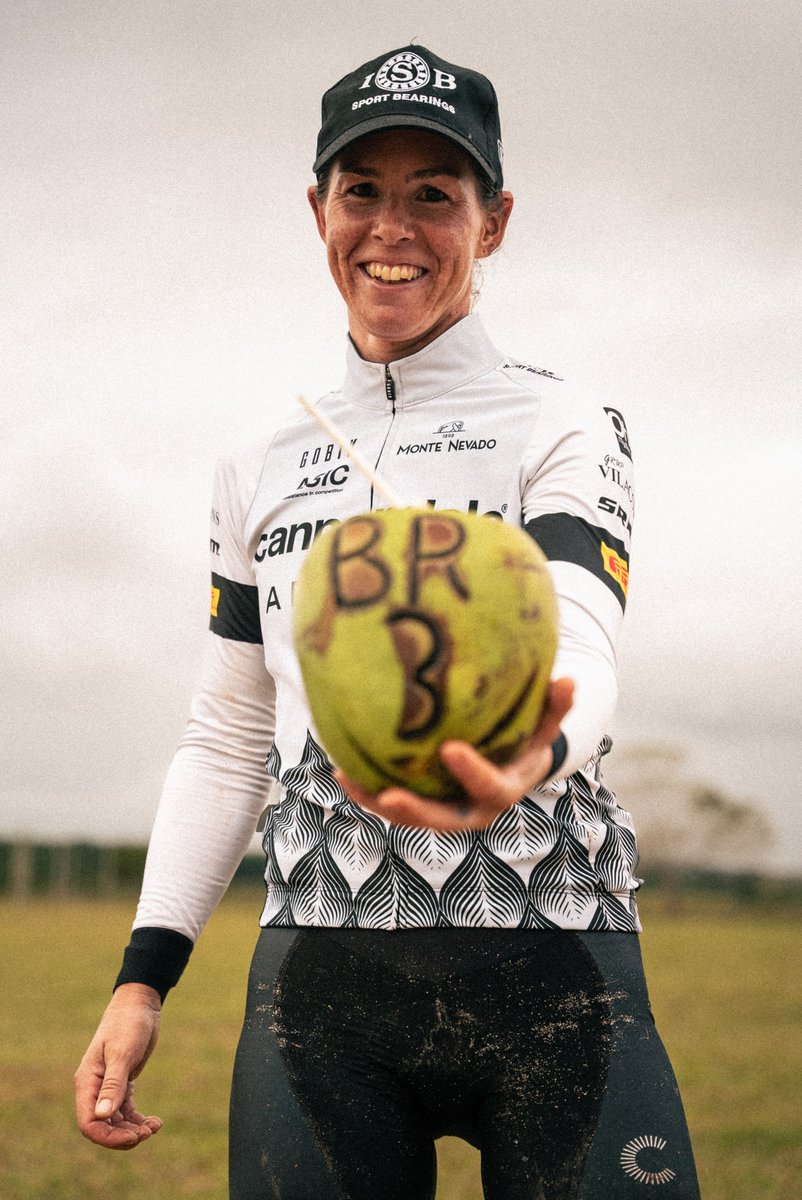 Als je dan toch op Lanzarote bent, zoals Marloes Vos, is het natuurlijk ook leuk succesvolle Nederlandse atleten die daar wonen (of trainen) eens te spreken.
Tessa Kortekaas ging van triathlonpro naar mountainbikepro. Haar verhaal .
trikipedia.nl/.../in-gesprek…