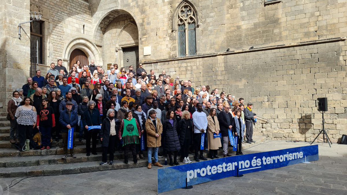 Avui organitzacions exponents de la societat civil organitzada presentem el manifest #ProtestarNoÉsTerrorisme, rebutjant acusacions infundades contra la repressió de la protesta. Aquesta persecució amenaça la democràcia.

🔴No permetem que es criminalitzi la protesta