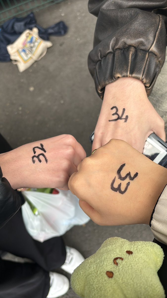 requintrepide's tweet photo. Le trio de choc a débarqué au Zénith ! Bechir nous a largués et on a atterri juste devant la scène, comme par magie ! 😎 Prêts à mettre le feu avec Mika ce soir ! 🔥 #TrioDeChoc #ZénithAuvergne #ConcertDeFolie https://t.co/pyLmjAvy6l