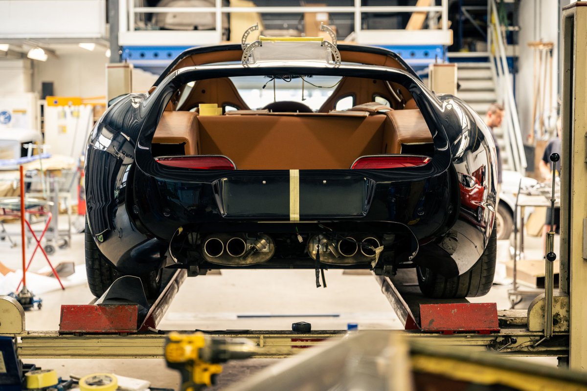 NielsvanRoij's tweet image. Daytona Shooting Brake Hommage

We are currently engaged in collaboration with a multifaceted team comprising seasoned experts, skilled craftspeople, upholstery specialists, CAD designers, and a host of other talented professionals. 
__

#oneoff #coachbuilder #coachbuilt #V12