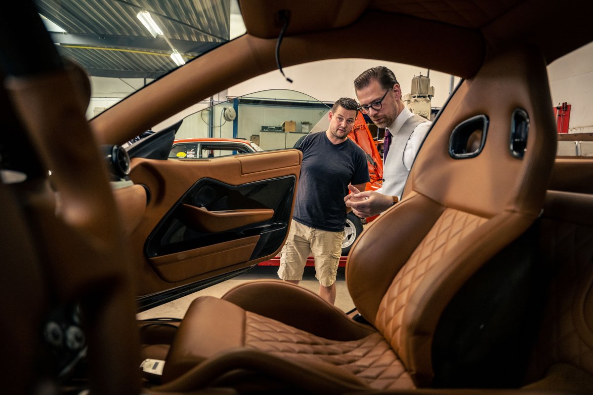 NielsvanRoij's tweet image. Daytona Shooting Brake Hommage

We are currently engaged in collaboration with a multifaceted team comprising seasoned experts, skilled craftspeople, upholstery specialists, CAD designers, and a host of other talented professionals. 
__

#oneoff #coachbuilder #coachbuilt #V12