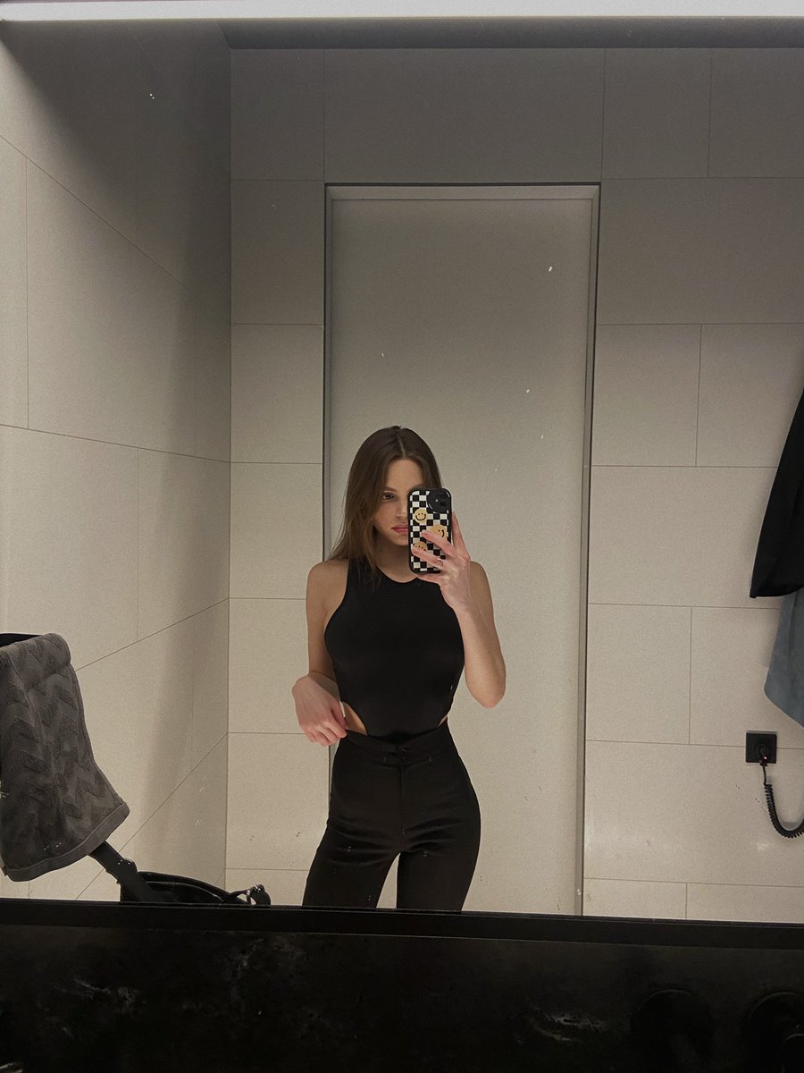 она тверда, как монолит, от которого любое негативное проявление тупо отлетает на 3 метра