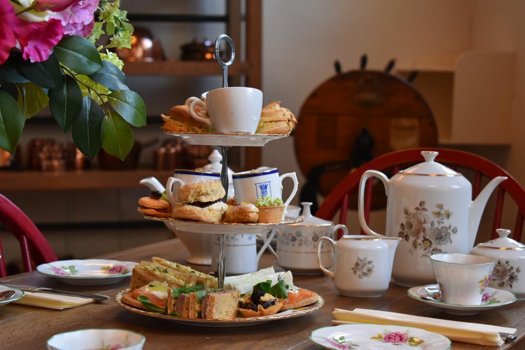 Looking for something to do this weekend? Join in our Ladies' Floral Afternoon Tea event where you can indulge in sweet treats, sip on a glass of bubbles and enjoy the company of fellow flower enthusiasts. Sunday 3rd March 2pm – 4.30pm £45 per person glamis-castle.co.uk/event/ladies-f…