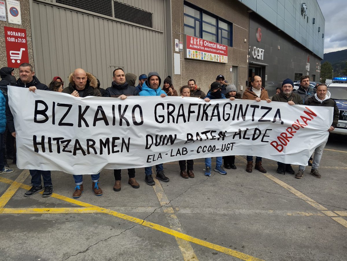 Concentración frente a #Biolid, de las y los compañeros de gráficas de Bizkaia. Bizkaiko grafikagintza BORROKAN‼️#PorUnConvenioDigno