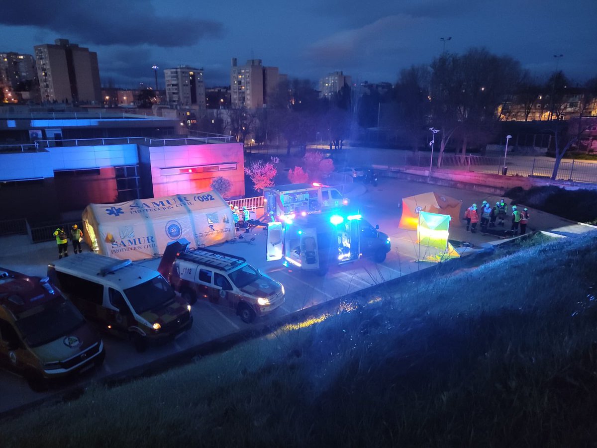 SAMUR_PC's tweet photo. Ayer finalizamos el curso que venimos cebrando desde el pasado viernes sobre procedimientos especiales  en emergencias: IMV, NRBQ, DEPAS,  tuneles y aeropuerto para dotar a los equipos de protección civil de los conocimientos necesarios para intervenir en este tipo de incidentes. https://t.co/eH9vztPRml