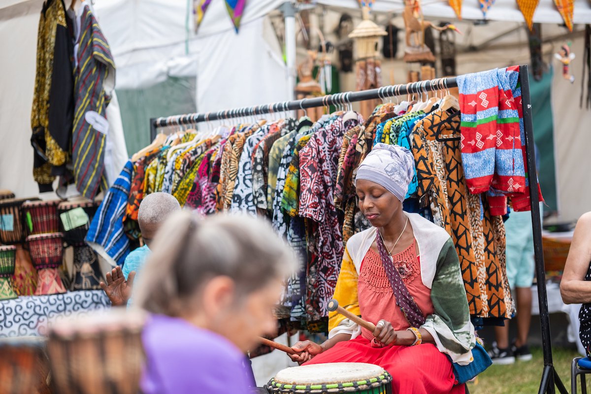 Applications to trade at AFRICA OYÉ FESTIVAL 2024 close 22 March! Whether you're applying to trade for Food & Drink (catering) or Craft & Retail (Retail), simply follow the relevant link via our website africaoye.com/trading-at-afr… Save the dates 22-23 June 2024 Get involved!