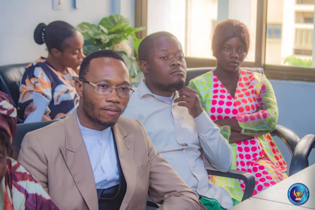 *RDC-JEUNESSE. 10 jeunes entrepreneurs ont reçu un financement de la CONFEJES des mains du Ministre Yves Bunkulu* Samedi 24 fevrier 2024 à Kinshasa à été organisée la remise du financement aux 10 jeunes entrepreneurs de la République démocratique du Congo, lauréats de la