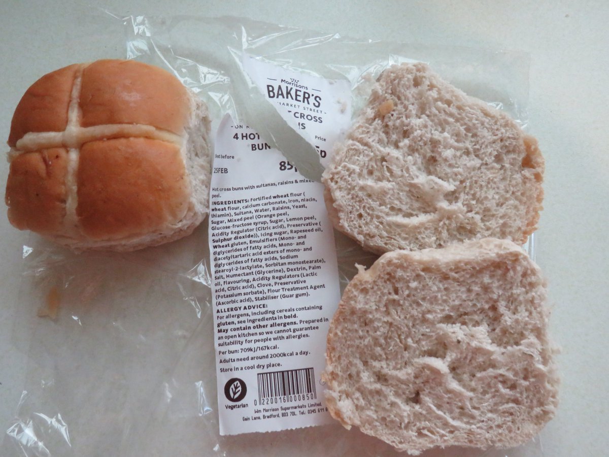 I know times are tight for everyone but please #Morrisons lets have a bit of fruit in your #HotCrossBuns. i might as well just bought bread rolls #WhereIsTheFruit #Morrisons🧐