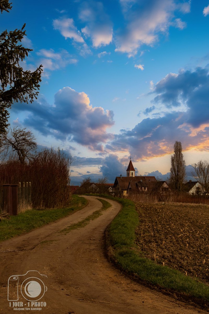 #habsheim #alsace #nature #baladenature #1day1shot #1day1pic #1day1photo #1jour1photo #streetphotographie #photographienature #photooftheday #photography #naturephotographie #photographies #photographier #canon1300d #canoneos1300d #sunrise #village #hiver #leverdesoleil