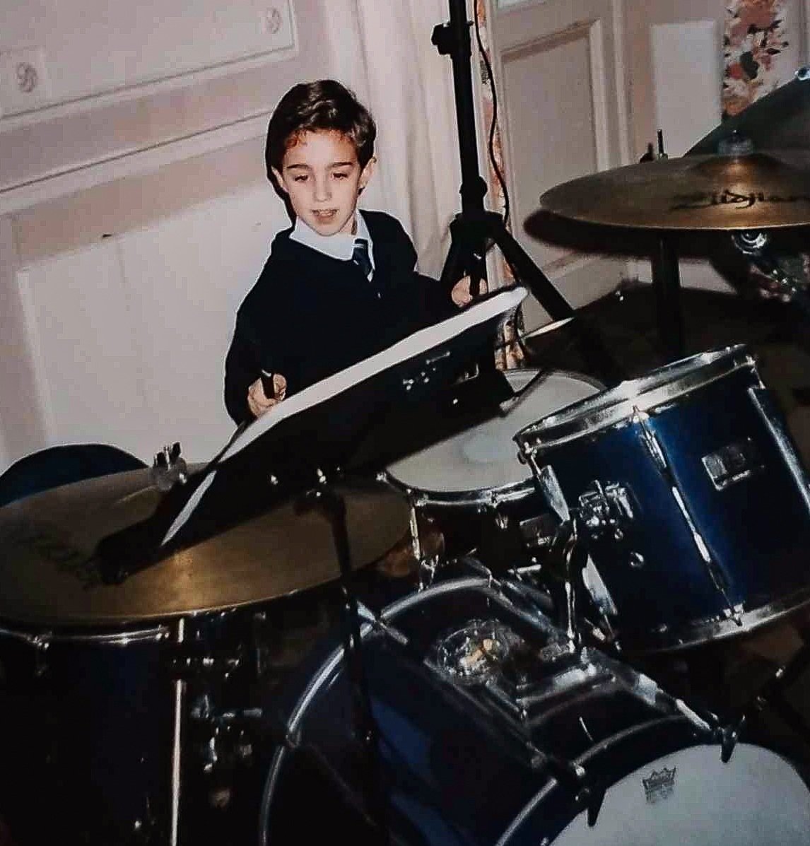 Back in 2001 (5 years old)... First time I played in public 🥁